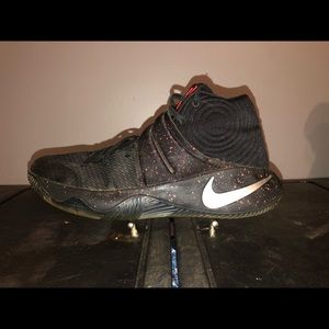USED KYRIE 2’S